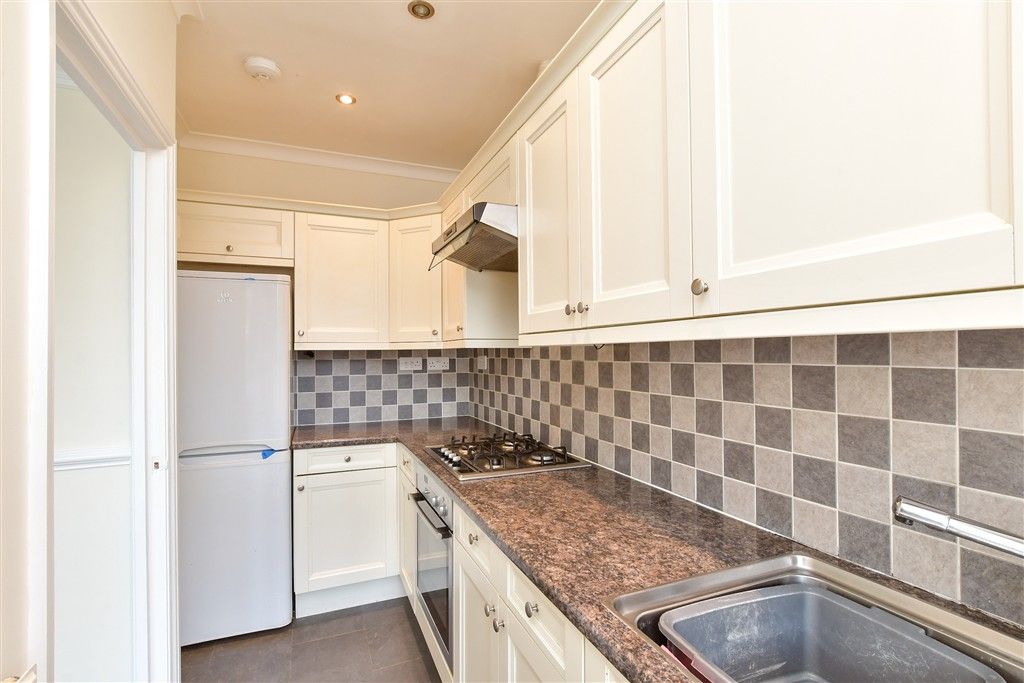 Property photo 3 of 7 Kitchen