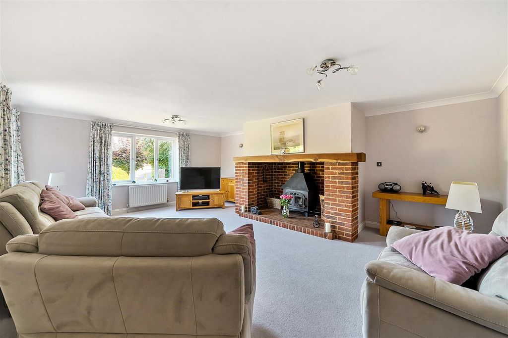 Property photo 3 of 19 Sitting Room