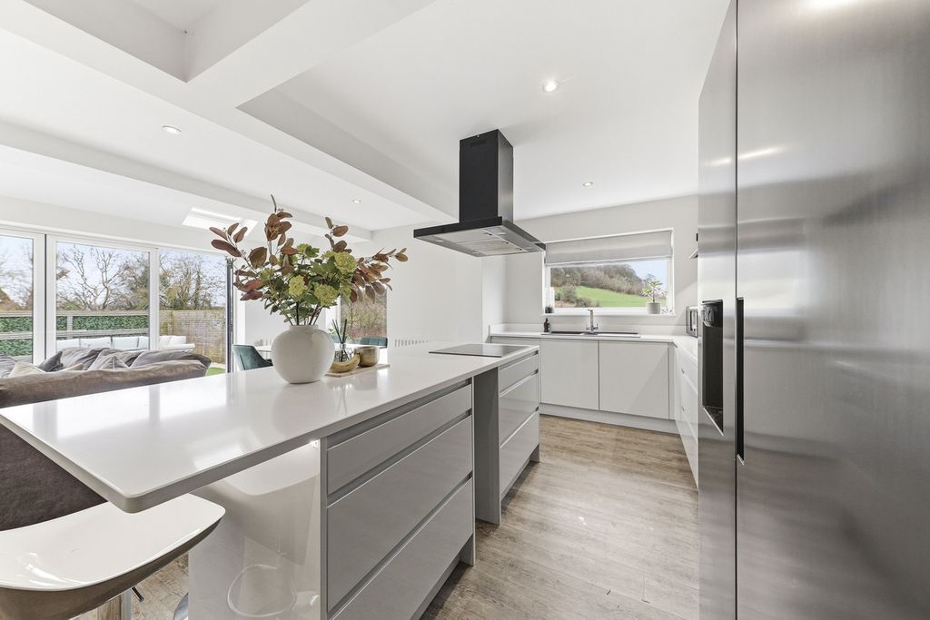 Property photo 3 of 26