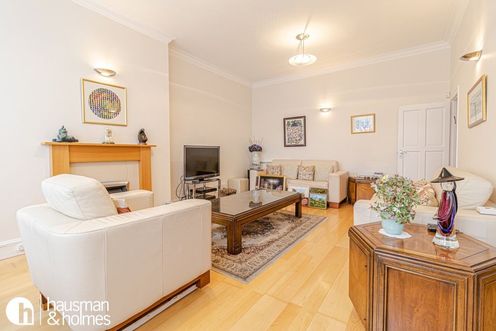 Property photo 3 of 26