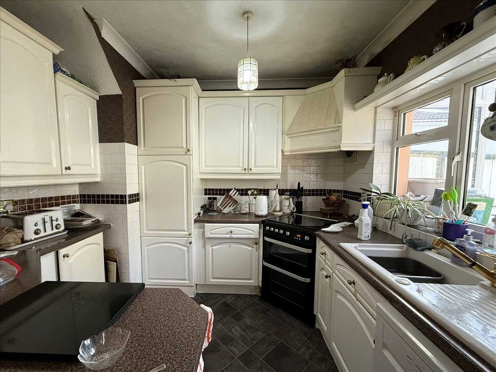 Property photo 2 of 22