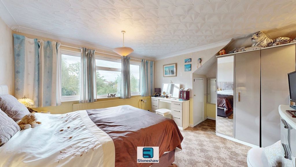 Property photo 2 of 32