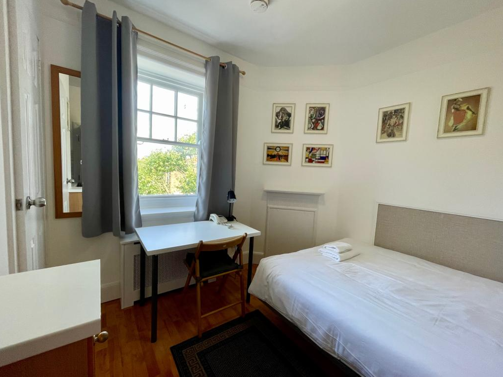 Property photo 3 of 8 Gallery