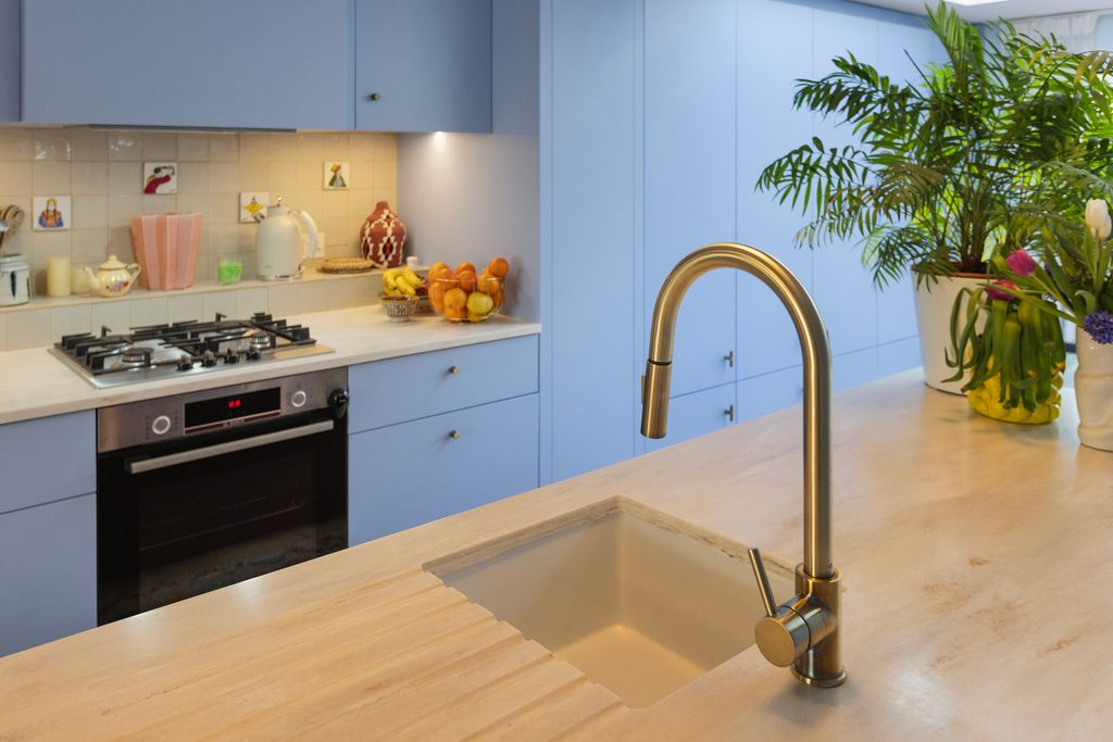 Property photo 3 of 25 Kitchen