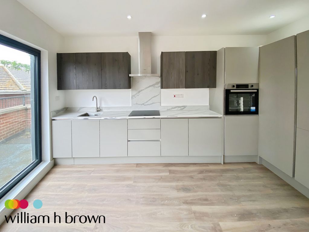 Property photo 2 of 8 Kitchen