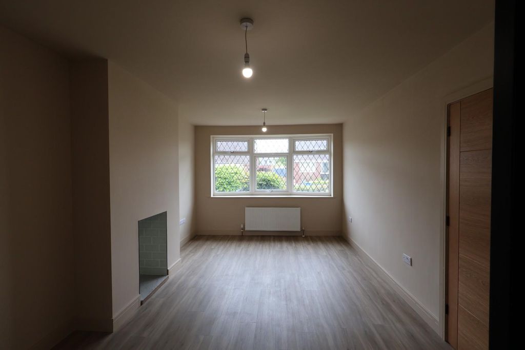 Property photo 2 of 13 57 Astley Close (8).Jpg