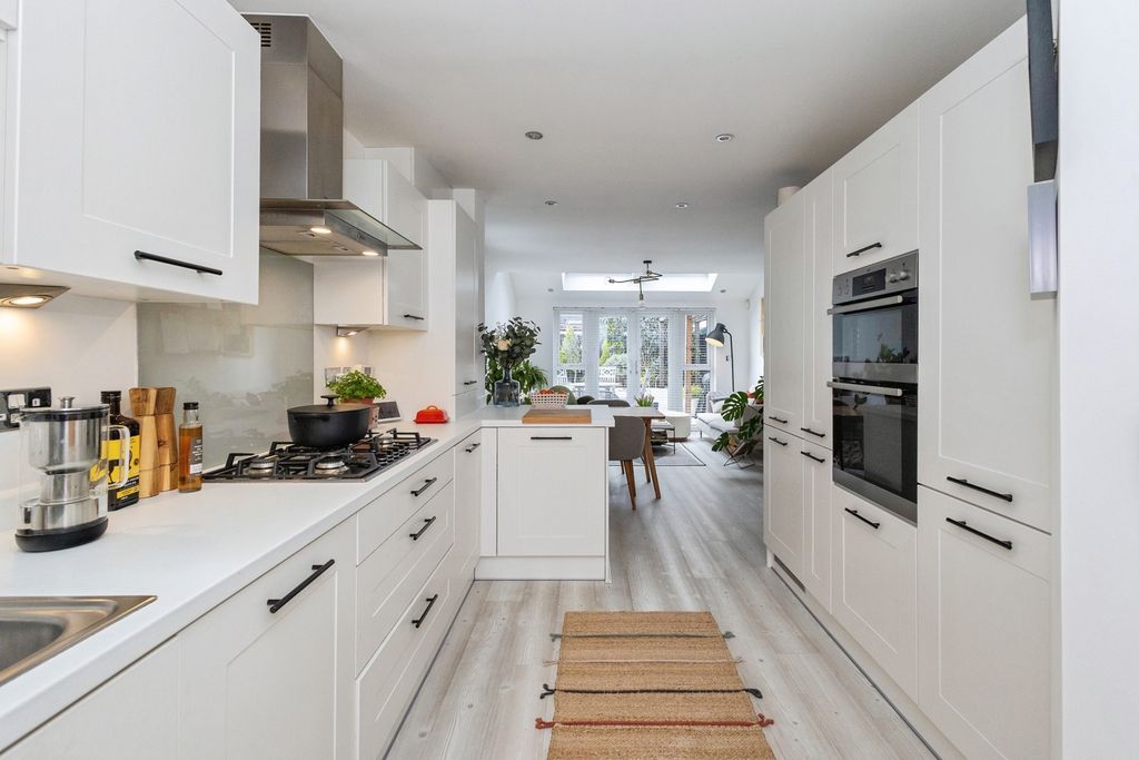 Property photo 3 of 20 Pbox-Img.Jpg