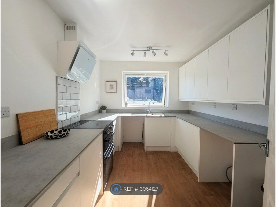 Property photo 3 of 14 Kitchen