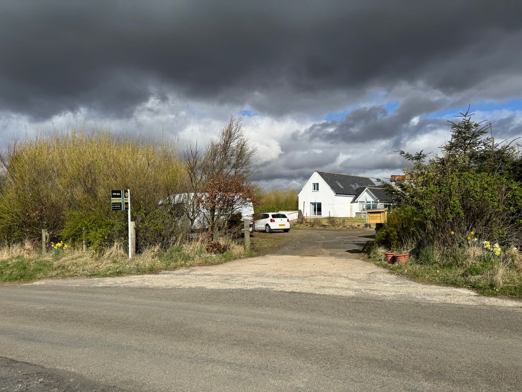 Property photo 2 of 25