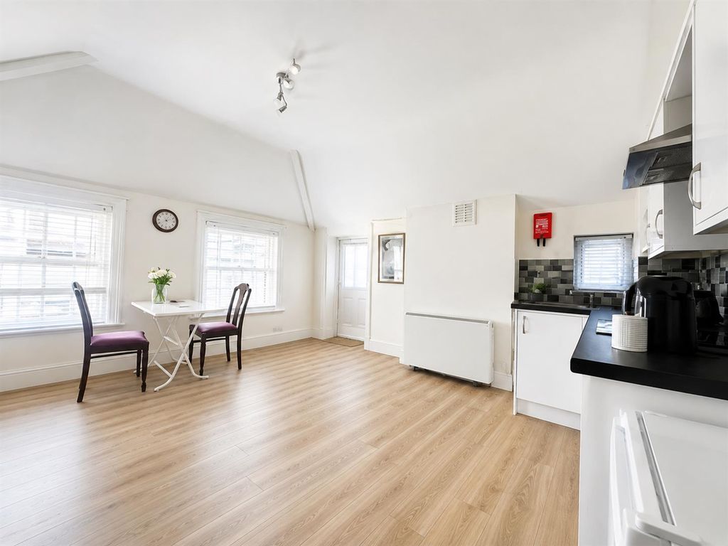 Property photo 1 of 6 Living