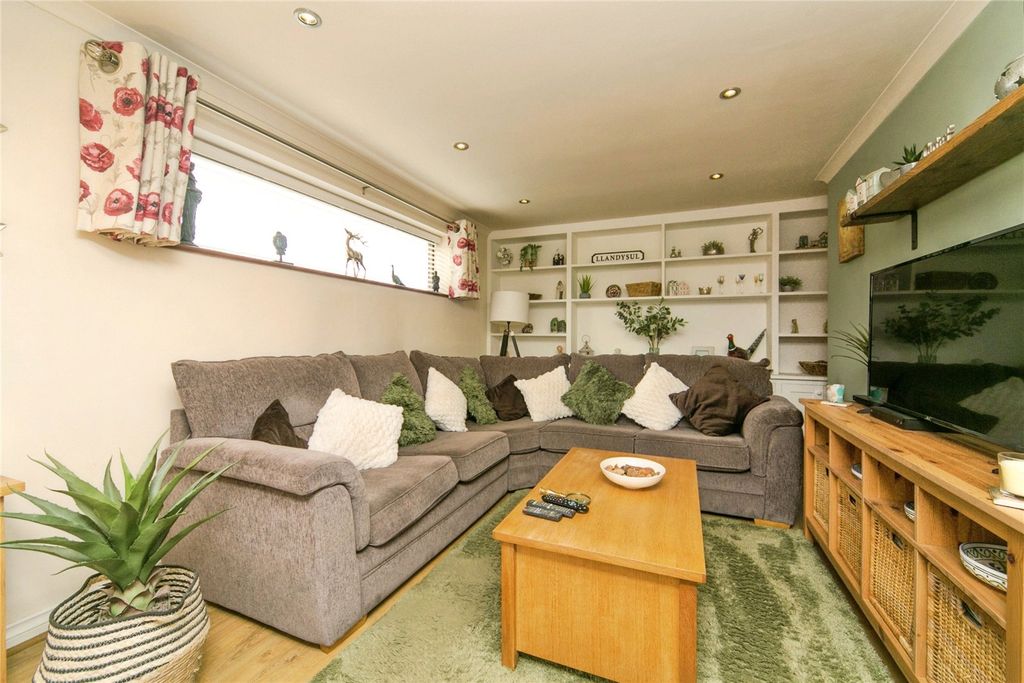 Property photo 3 of 23 Picture No. 06