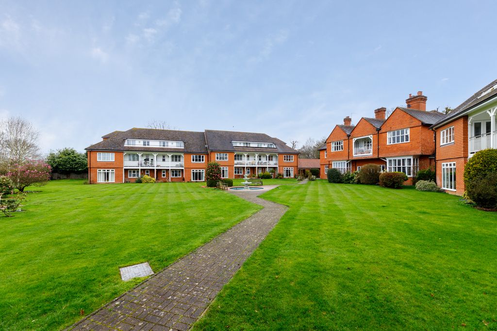 Property photo 1 of 12 Oak Lodge 12 (13 Of