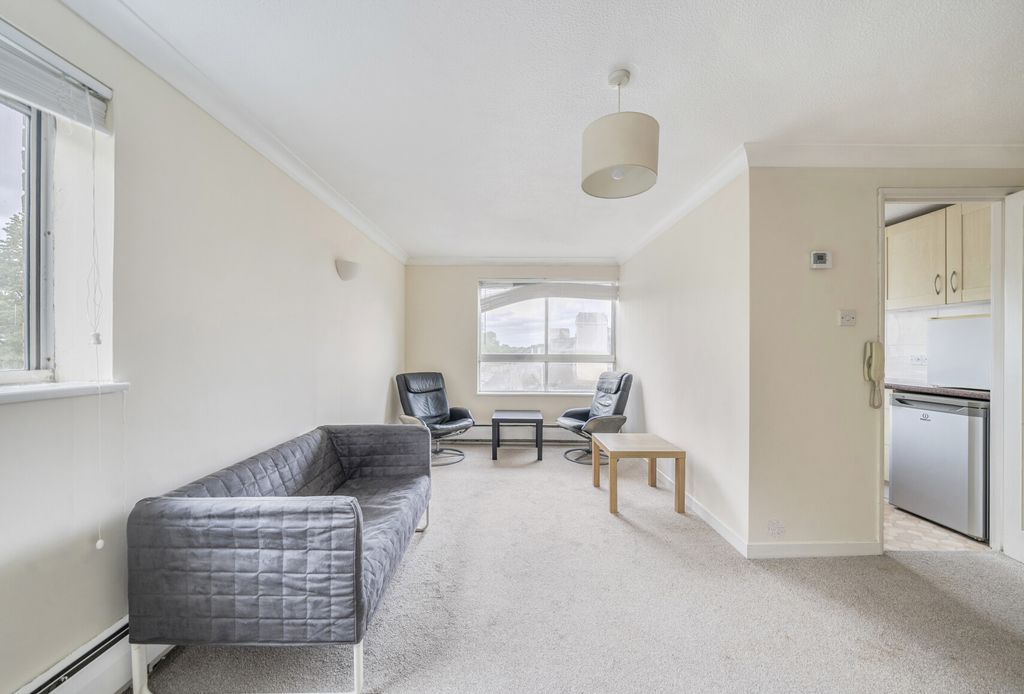 Property photo 2 of 8 13-681c72620A64A-...