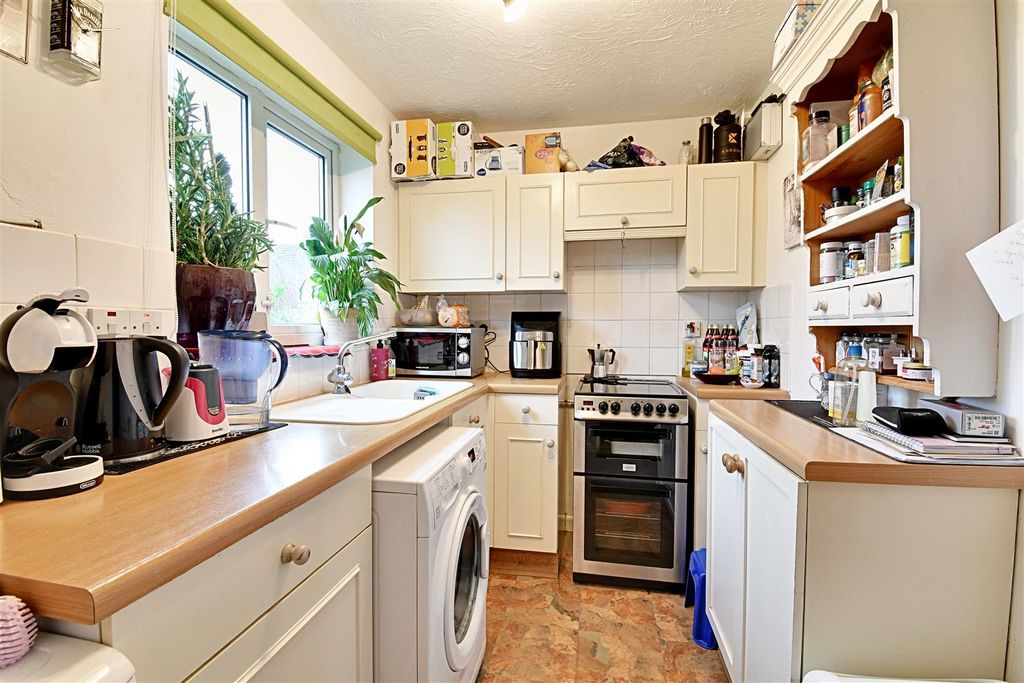 Property photo 2 of 10 Kitchen.Jpg