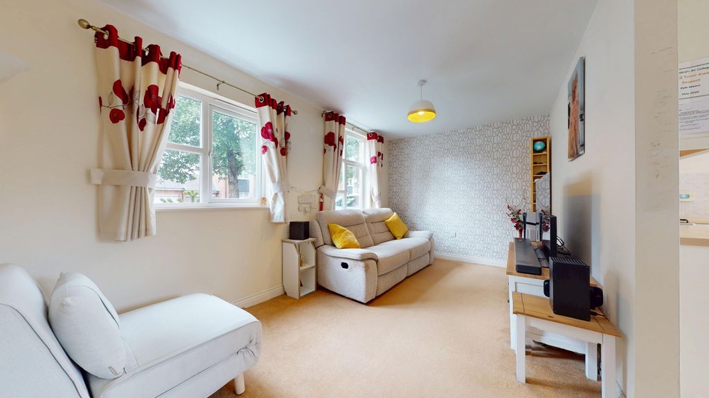 Property photo 2 of 22 5520604