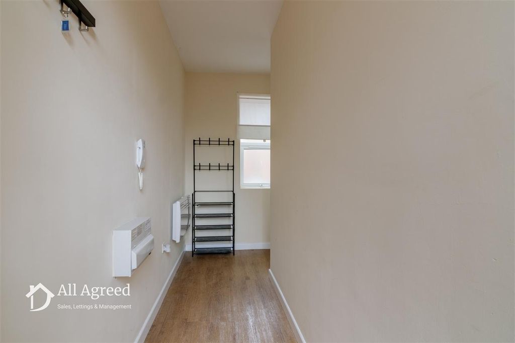 Property photo 3 of 12 Entrance Hall