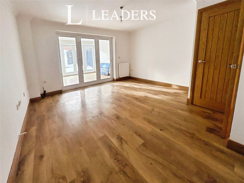 Property photo 3 of 12 Picture No. 24