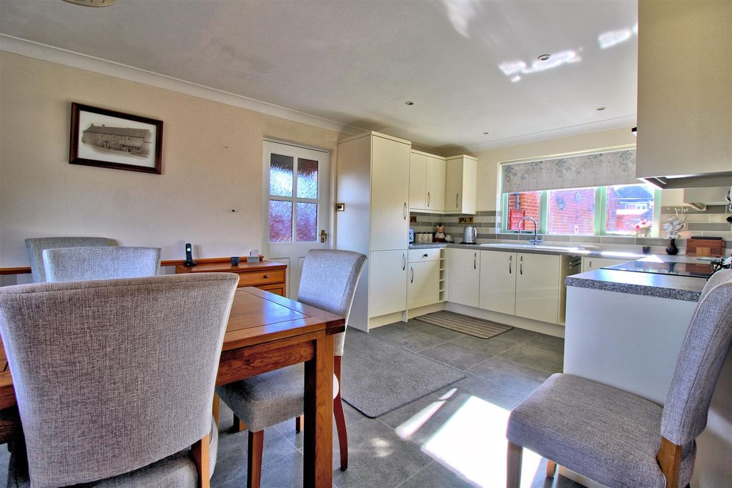 Property photo 2 of 28 Kitchen Diner