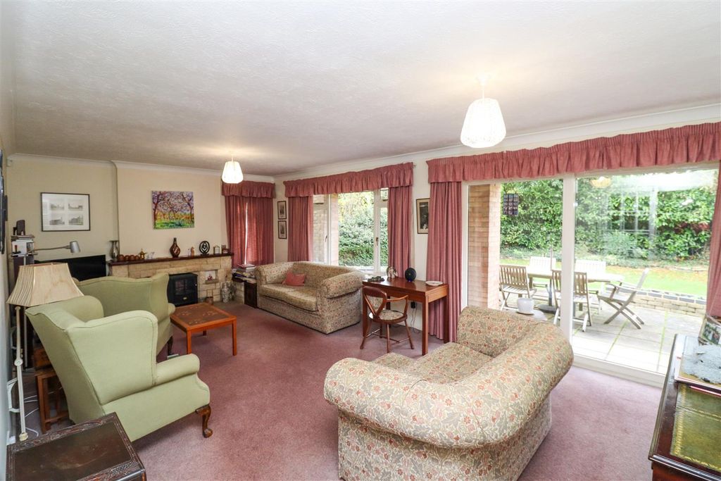 Property photo 3 of 17 Living Room