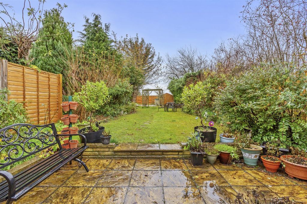 Property photo 2 of 19 Garden