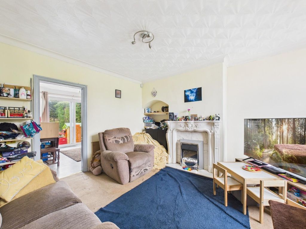 Property photo 3 of 12 Cam01268G0-Pr0396-Still002.Jpg