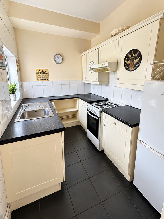 Property photo 2 of 6 Kitchen
