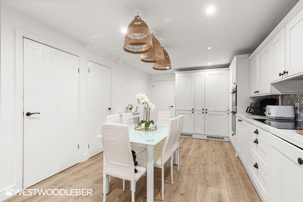 Property photo 3 of 27 Plomeravenue_19.Jpg