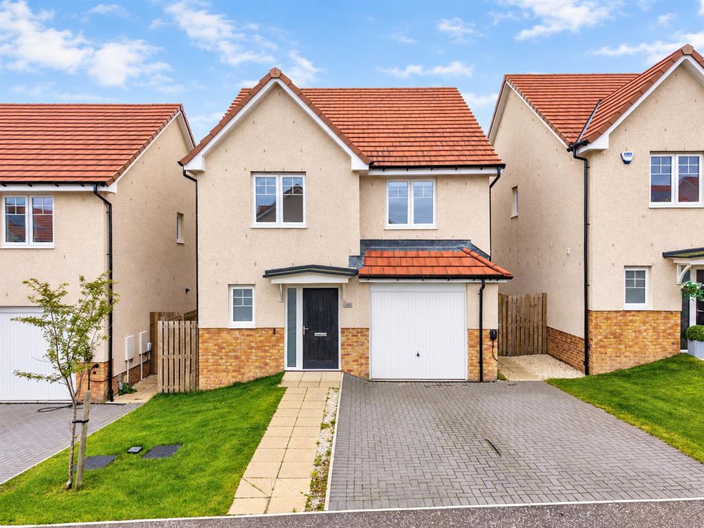 Property photo 1 of 24 15 Adam Crescent New-1.Jpg