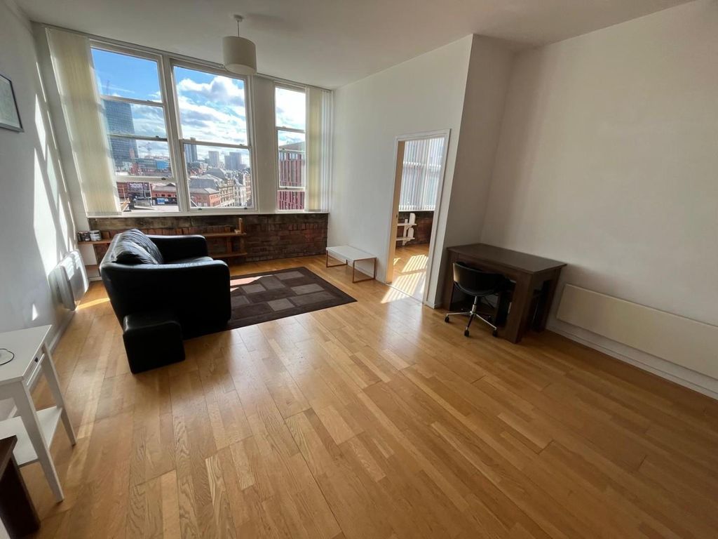 Property photo 2 of 19 Lounge