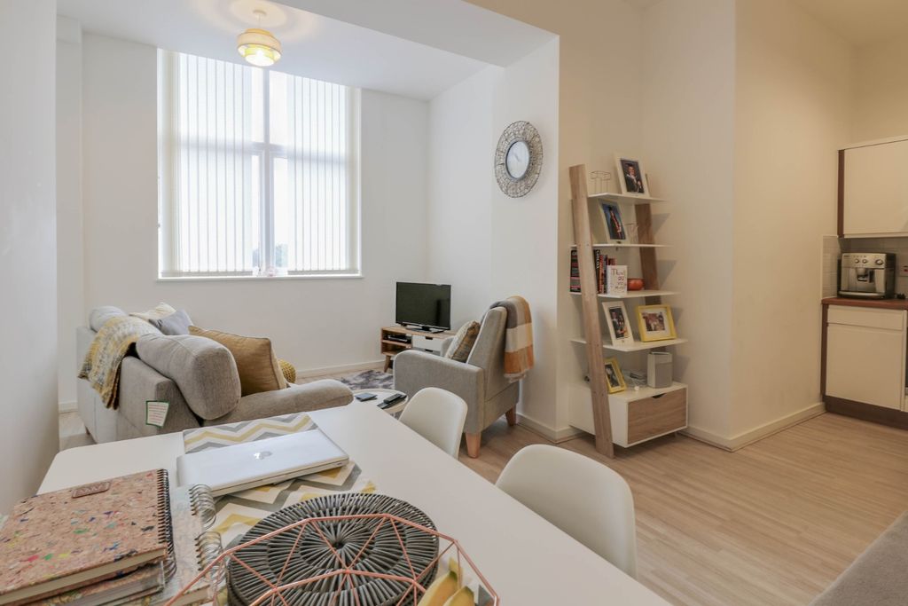 Property photo 3 of 11 4054945