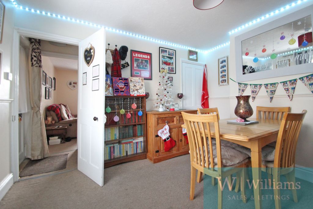 Property photo 3 of 11 Dining Room