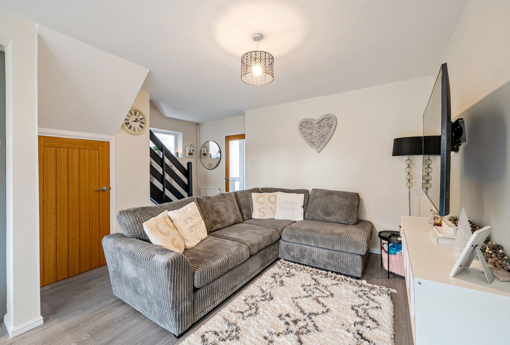 Property photo 3 of 14 1387857-13-693Ad8...