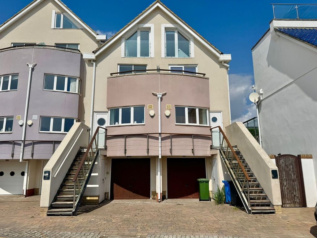 Property photo 2 of 27