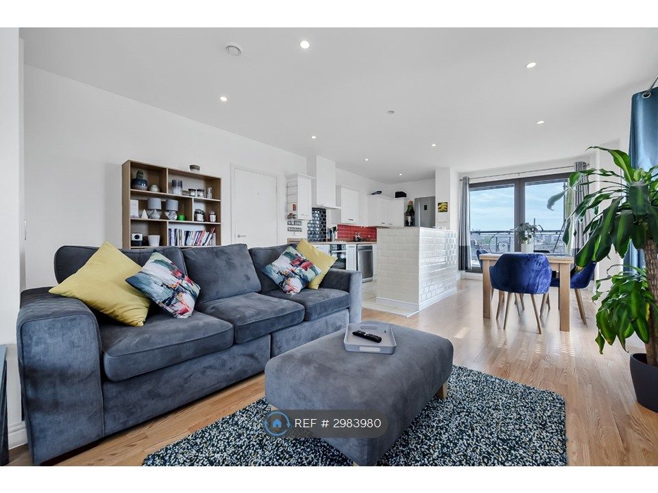 Property photo 1 of 12 ? Bright &amp; Spacious Living Area