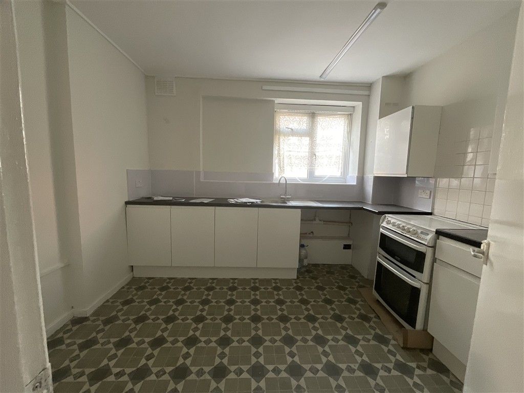 Property photo 2 of 6 Kitchen