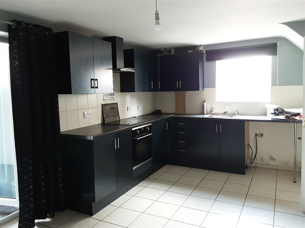 Property photo 3 of 5 Kitchen Diner