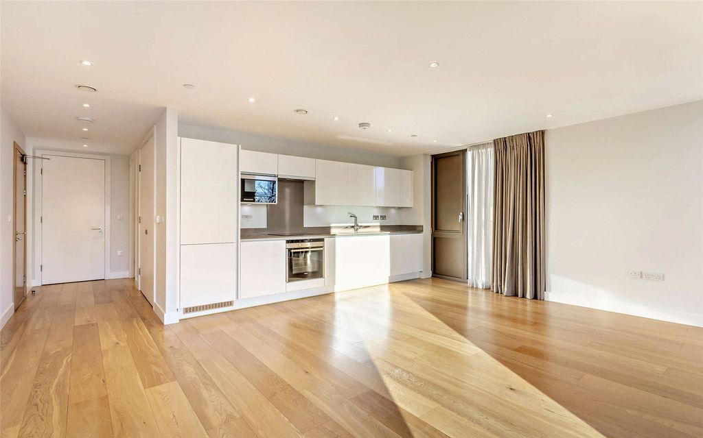 Property photo 2 of 14 Kitchen/Lounge