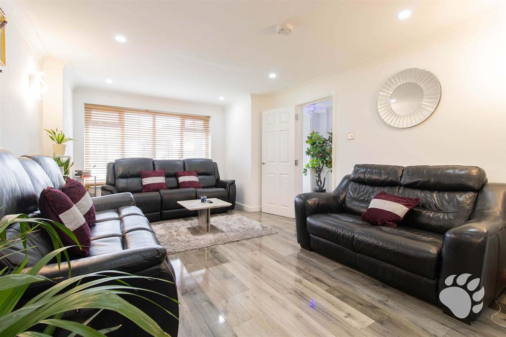 Property photo 3 of 26 Lounge - Gf