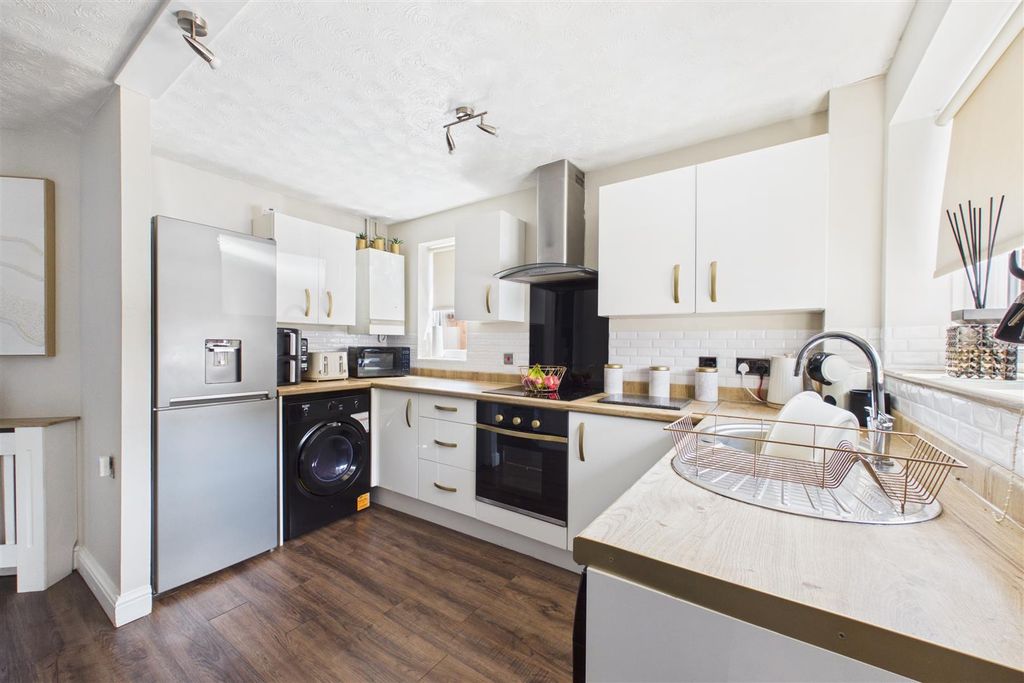 Property photo 2 of 16 Kitchen