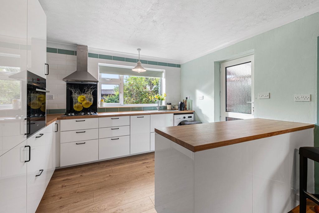 Property photo 3 of 23