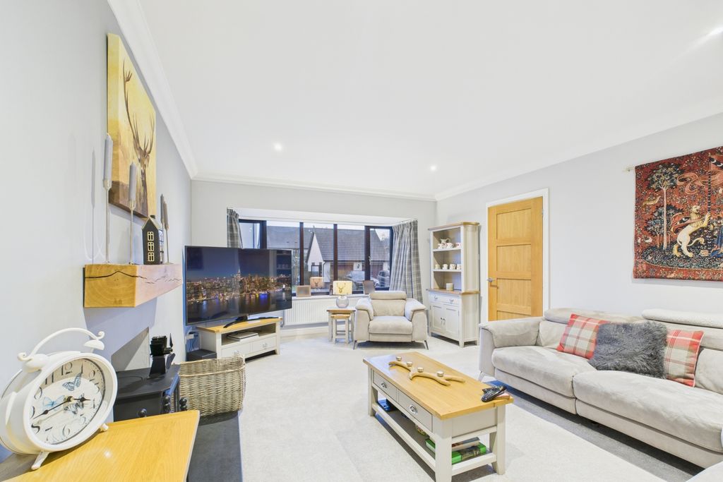 Property photo 2 of 21 Picture No. 11