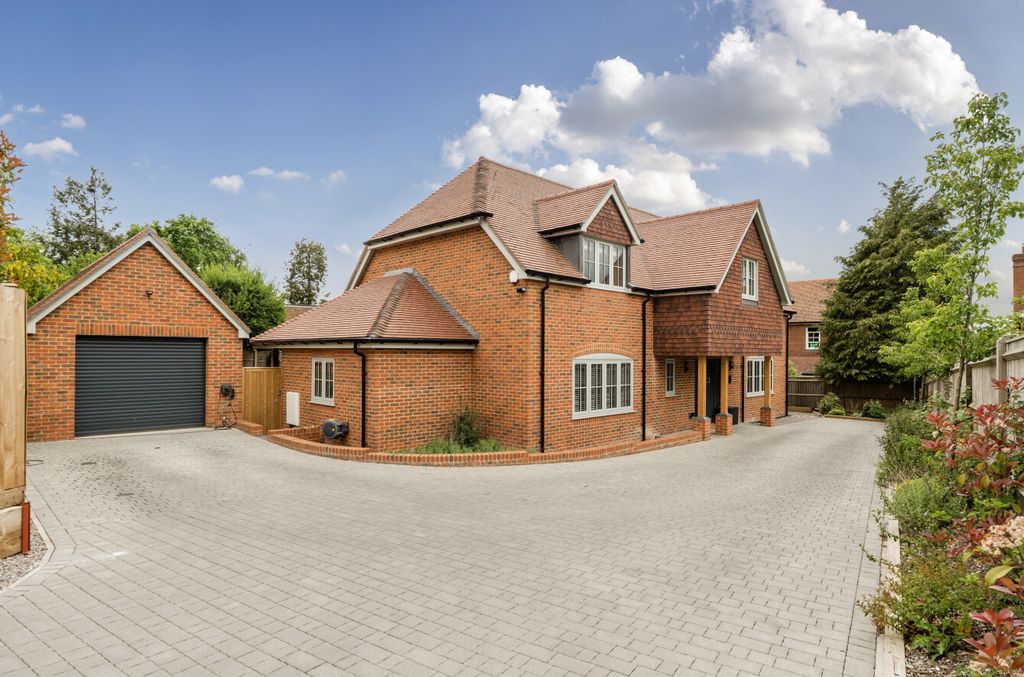 Property photo 1 of 17 1458969-10-6A01d9...