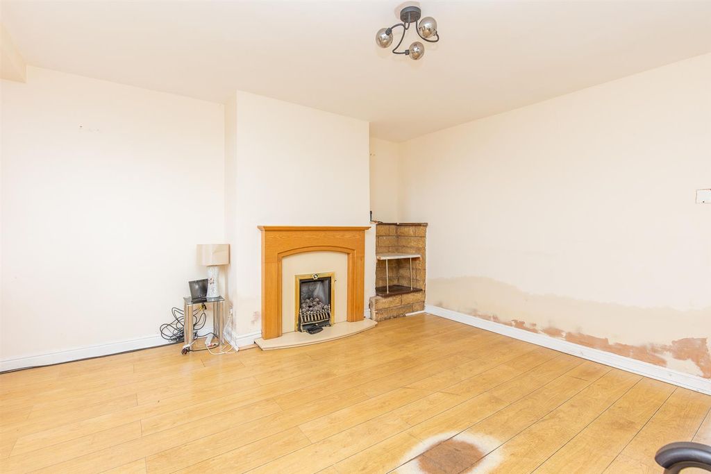 Property photo 3 of 14 Living Room