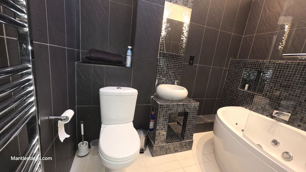 Property photo 2 of 15 Bathroom
