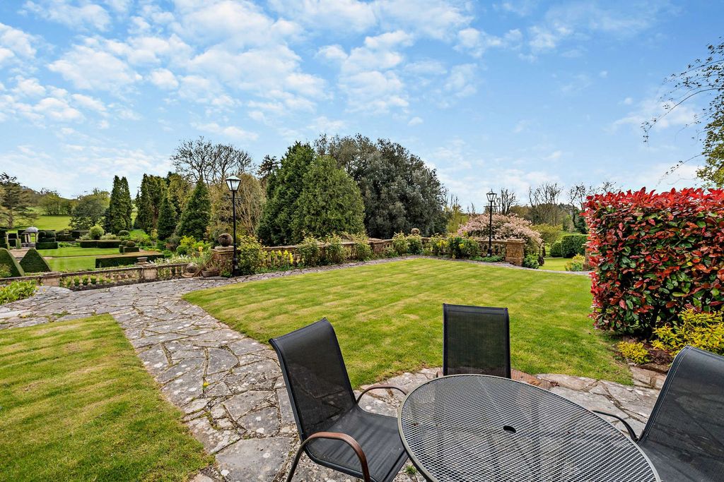 Property photo 3 of 31