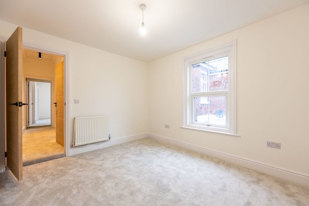 Property photo 3 of 28