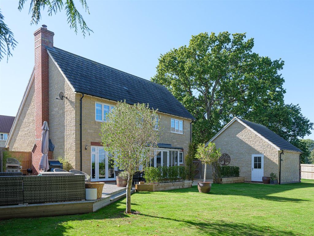 Property photo 1 of 43 31 Studley Gardens-28.Jpg