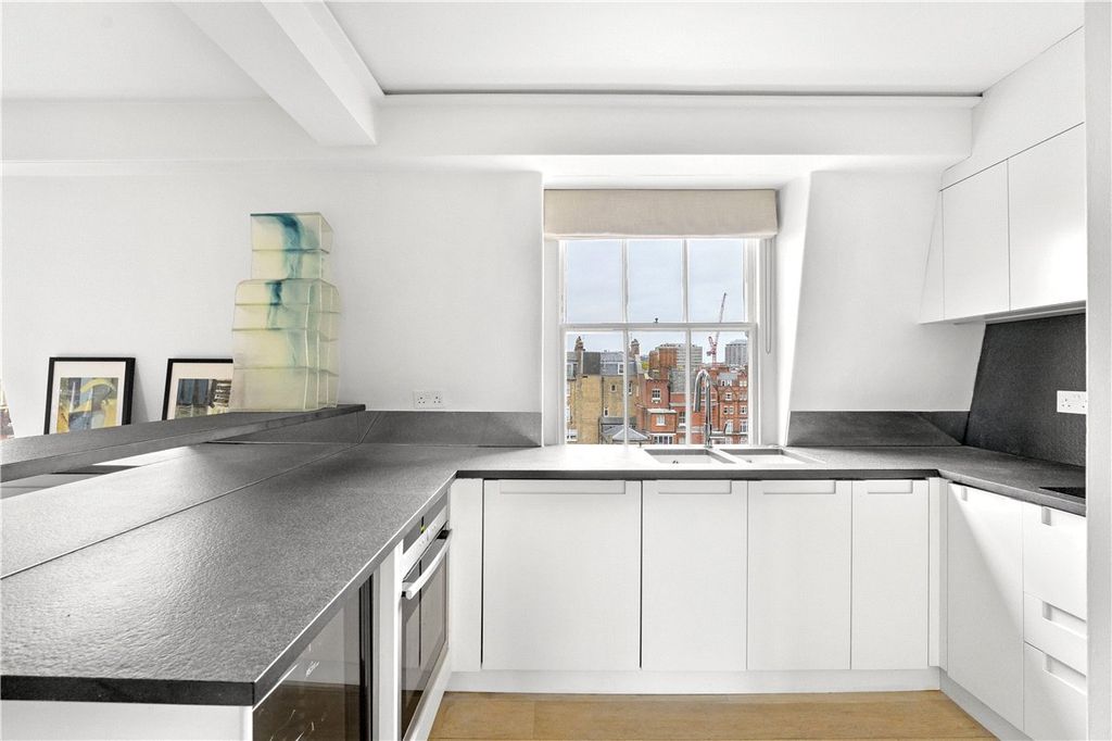 Property photo 3 of 34 Picture No. 31