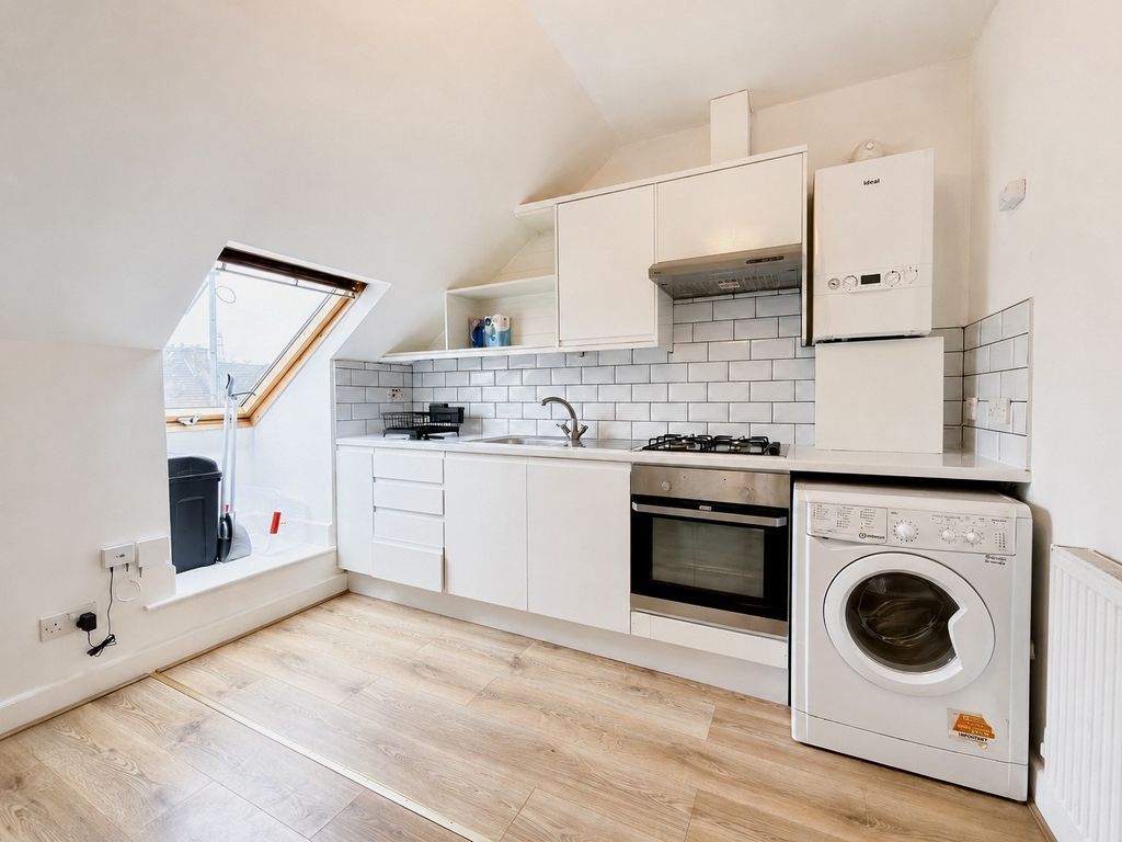 Property photo 1 of 6 Well-Presented One Bedroom Flat With Open-Plan Living