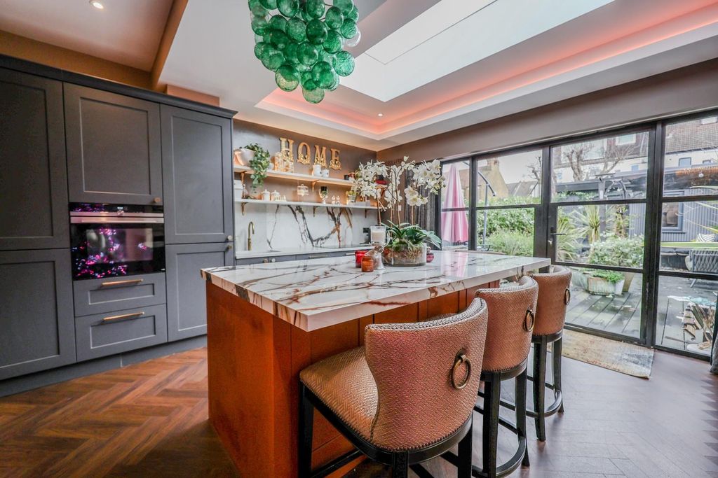 Property photo 3 of 39